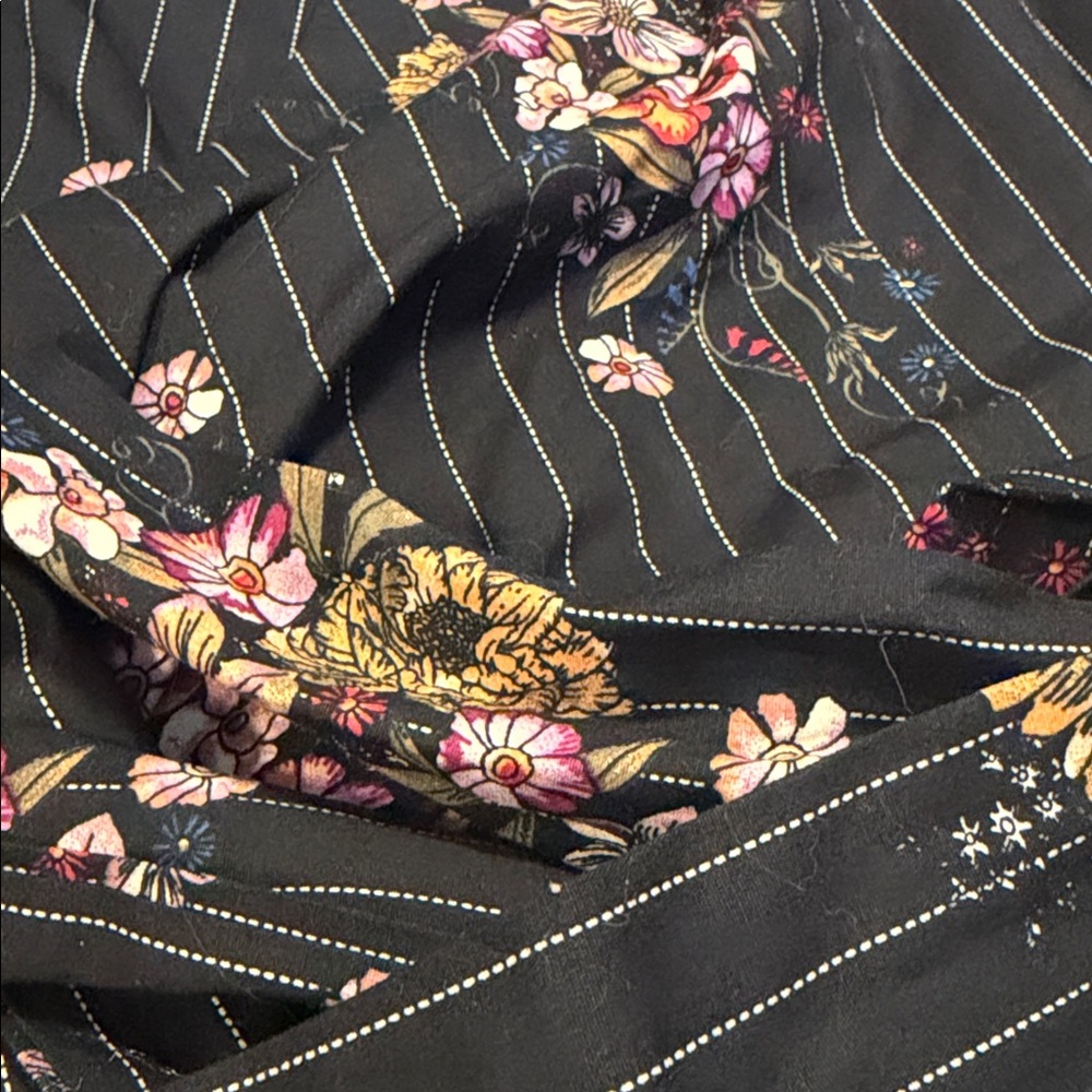 XOXO Floral Boho WRAP Top large - Picture 3 of 4